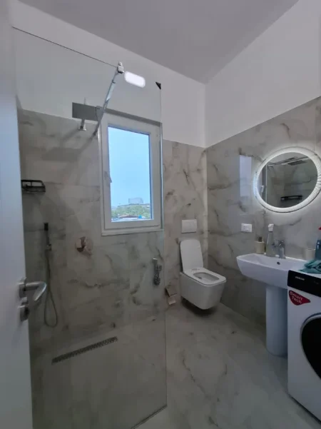 Me Qira Apartament +1P. Parkimi 100%i ri - Hera e Parë me qira 📍 Ali demi- Shkolla Kushtrimi i lirisë | Kati i 4të ( pa ashensorë) 45.000 lekë / Muaj