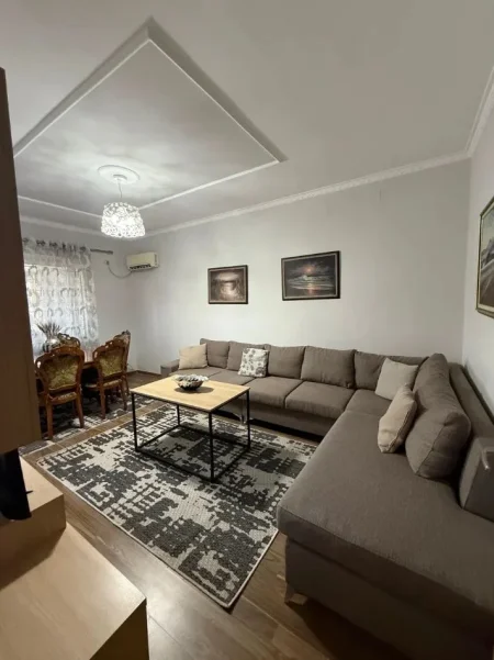 Tirane, jepet me qera apartament 2+1+Ballkon Kati 3, 90 m² 650 € (DON BOSKO)