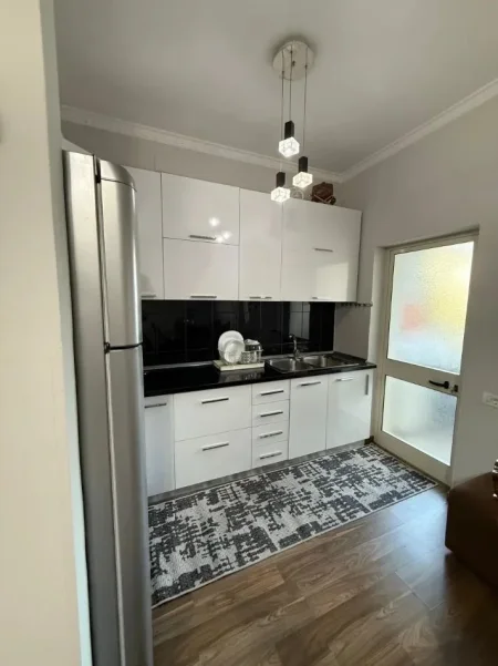 Tirane, jepet me qera apartament 2+1+Ballkon Kati 3, 90 m² 650 € (DON BOSKO)