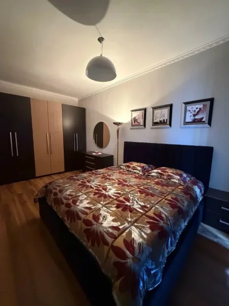 Tirane, jepet me qera apartament 2+1+Ballkon Kati 3, 90 m² 650 € (DON BOSKO)