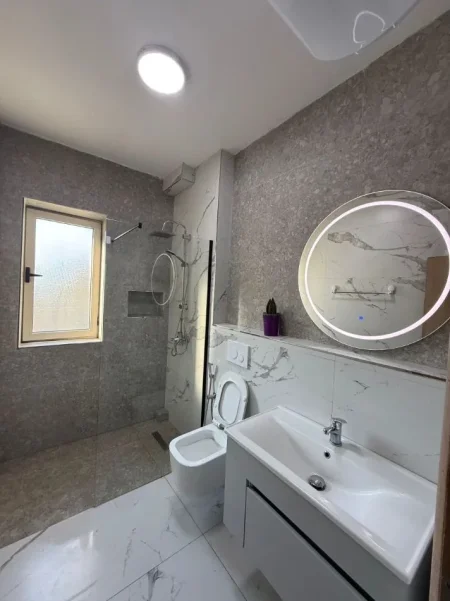 Tirane, jepet me qera apartament 2+1+Ballkon Kati 3, 90 m² 650 € (DON BOSKO)