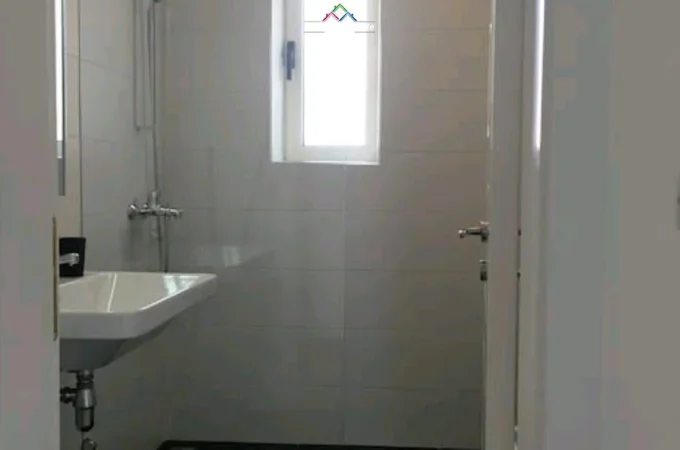 Tirane, jepet me qera apartament 1+1+Ballkon Kati 2, 60 m² 650 € (rruga e elbasanit)