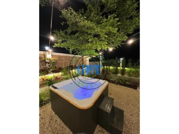 Durres, jepet me qera Vile 2+1 Kati 1, 140 m² 700 € (Shkallnur)
