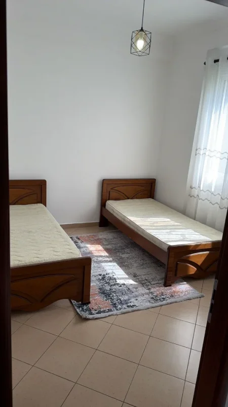 Tirane, jepet me qera apartament 2+1+Ballkon Kati 2, 80 m² 450 € (ASTIR)
