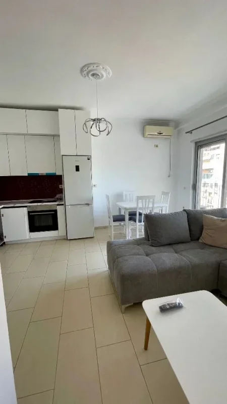 Tirane, jepet me qera apartament 1+1+Ballkon Kati 4, 70 m² 800 € (MYSLYM SHYRI)