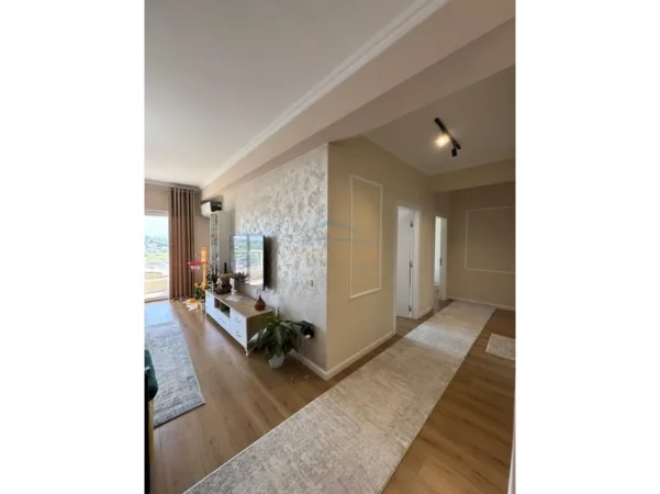 Tirane, jepet me qera apartament 2+1+2+2 PARKIME, Kati 7, 116 m² 1.200 € (LIQENI I THATE , Prane Radisson)