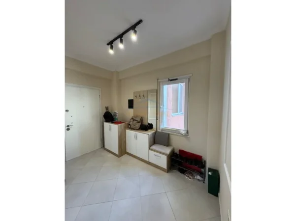 Tirane, jepet me qera apartament 2+1+2+2 PARKIME, Kati 7, 116 m² 1.200 € (LIQENI I THATE , Prane Radisson)