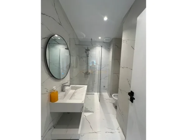 Tirane, jepet me qera apartament 1+1+PARKIM , Kati 5, 60 m² 800 € (RRUGA E ELBASANIT , Prane Xibrakes)