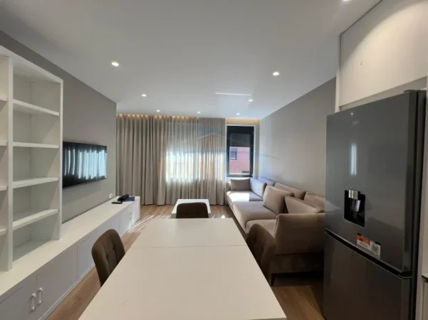 Tirane, jepet me qera apartament 1+1+PARKIM , Kati 5, 60 m² 800 € (RRUGA E ELBASANIT , Prane Xibrakes)