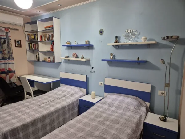Tirane, jepet me qera apartament 2+1 Kati 6, 650 € (ALI DEMI)