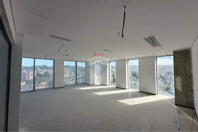 Tirane, jepet me qera ambjent biznesi Kati 13, 206 m² 3.040 € 