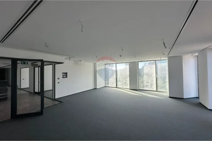 Tirane, jepet me qera ambjent biznesi Kati 3, 119 m² 3.340 € 