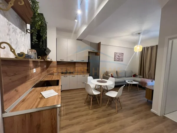 Tirane, jepet me qera apartament 1+1 Kati 3, 62 m² 400 € (FRESK , Residenca OXA)