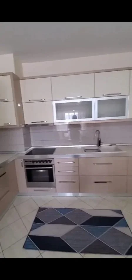 Tirane, jepet me qera apartament 2+1 Kati 3, 110 m² 550 € (Astir)