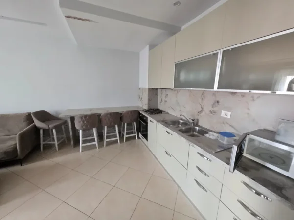Tirane, jepet me qera apartament 2+1 Kati 2, 100 m² 650 € (Selvia ,Rruga e Dibres)