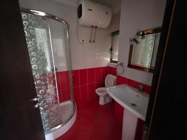 Tirane, jepet me qera apartament 2+1 Kati 2, 100 m² 650 € (Selvia ,Rruga e Dibres)