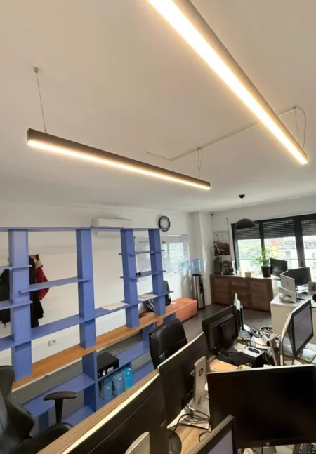 Tirane, jepet me qera zyre Kati 9, 125 m² 3.888 € (rruga komuna parisit)