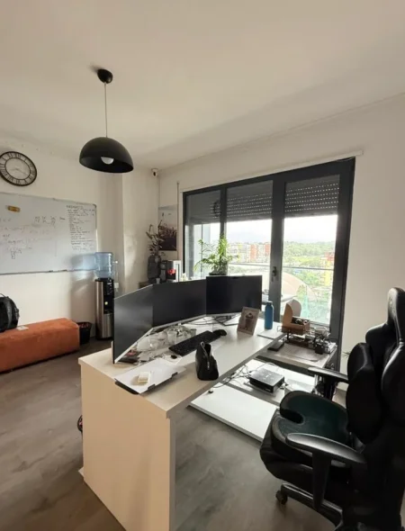 Tirane, jepet me qera zyre Kati 9, 125 m² 3.888 € (rruga komuna parisit)