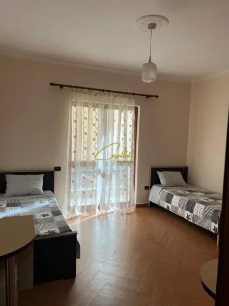 Tirane, jepet me qera apartament 2+1 Kati 4, 80 m² 700 € (ISH BLLOKU)
