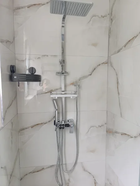 Tirane, jepet me qera apartament 2+1 Kati 1, 75 m² 500 € (Kombinat)