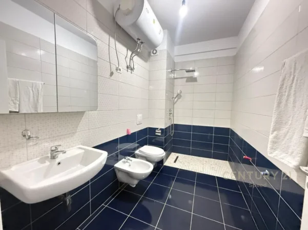 Tirane, jepet me qera apartament 2+1 Kati 3, 114 m² 750 € (astir)
