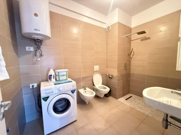 Tirane, jepet me qera apartament 2+1 Kati 3, 114 m² 750 € (astir)