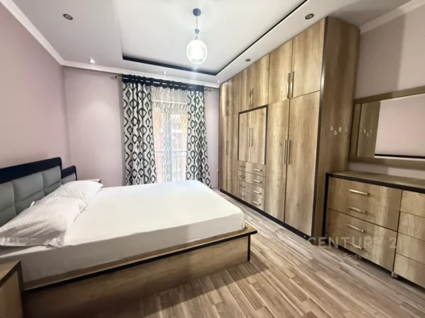 Tirane, jepet me qera apartament 2+1 Kati 3, 114 m² 750 € (astir)