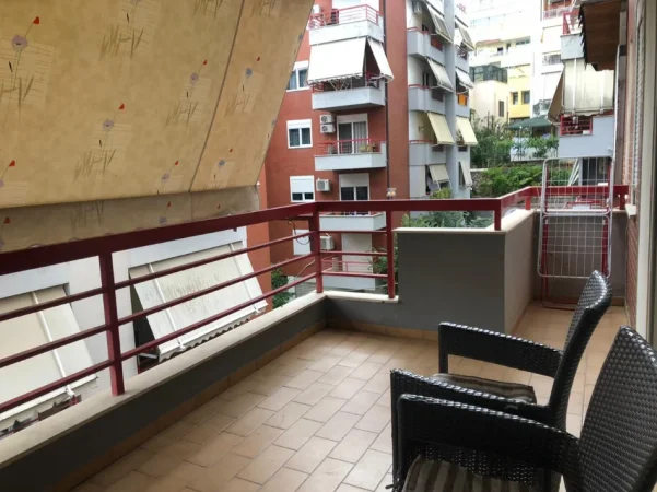 Tirane, shitet apartament 2+1+Ballkon Kati 3, 140 m² 259.067 € (Liqeni i Thatë)