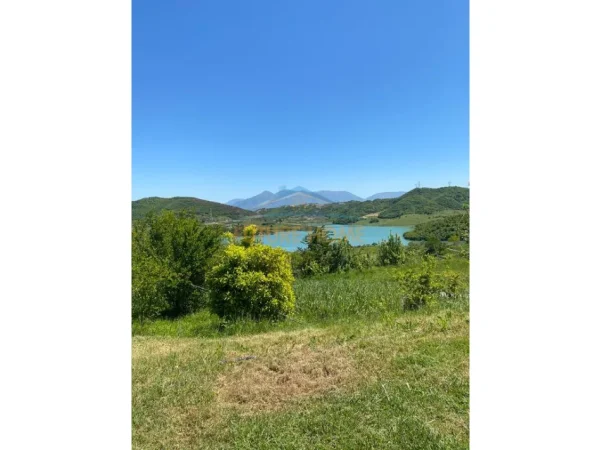 Tirane, shitet toke , 3.000 m² 250.000 € 