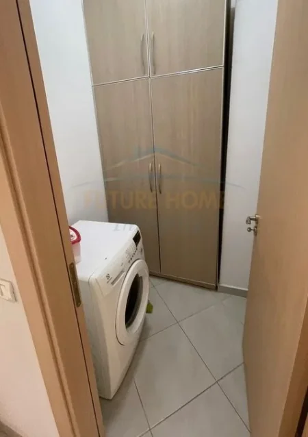 Tirane, jepet me qera apartament 2+1+Ballkon Kati 2, 105 m² 750 € (Komuna e parisit)