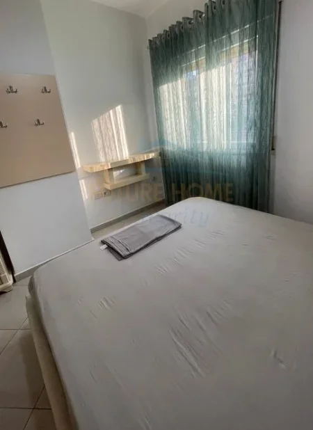 Tirane, jepet me qera apartament 2+1+Ballkon Kati 2, 105 m² 750 € (Komuna e parisit)