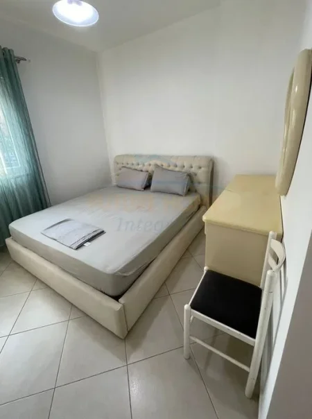 Tirane, jepet me qera apartament 2+1+Ballkon Kati 2, 105 m² 750 € (Komuna e parisit)