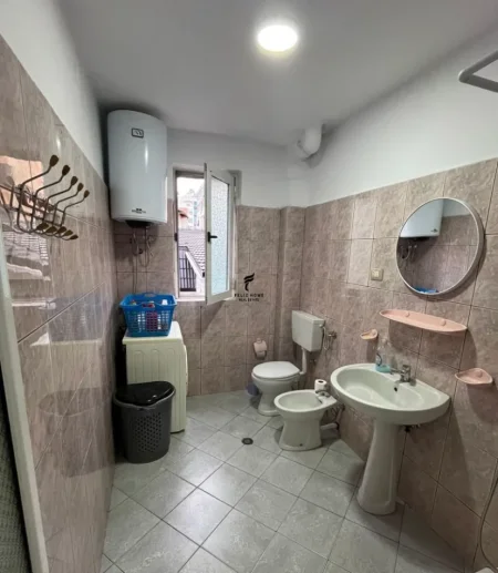 Tirane, jepet me qera apartament 1+1 Kati 4, 90 m² 750 € (MYSLYM SHYRI)