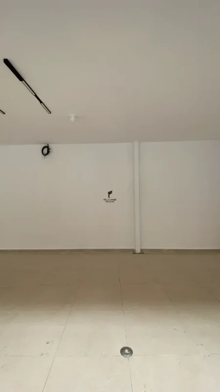 Tirane, jepet me qera dyqan Kati 0, 125 m² 2.500 € (MYSLYM SHYRI)