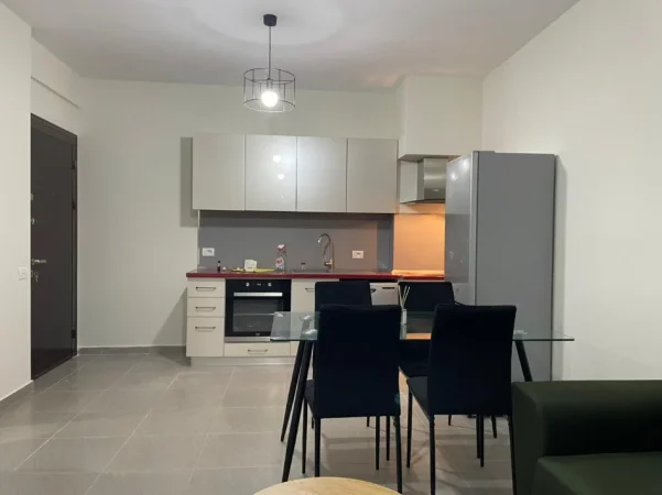Tirane, jepet me qera apartament 1+1 Kati 5, 55 m² 550 € (PRANE KLINIKES INDIANE TE SYRIT)