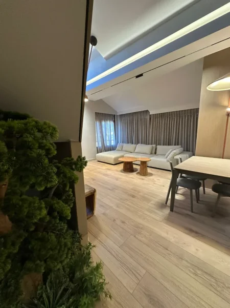 Tirane, jepet me qera apartament duplex 3+1+Ballkon Kati 6, 180 m² 1.800 € (Kodra e Diellit)
