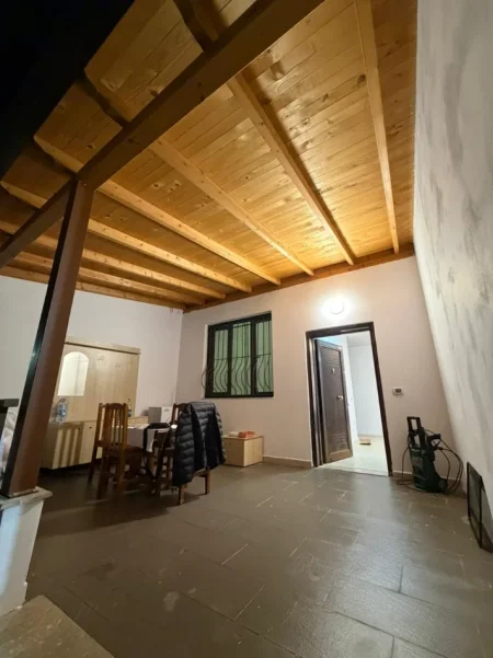 Tirane, jepet me qera apartament 1+1 Kati 1, (KODRA E DIELLIT)
