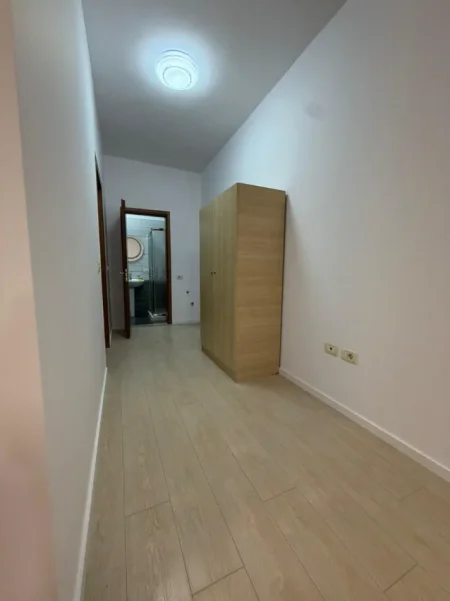 Tirane, jepet me qera apartament 1+1 Kati 1, (KODRA E DIELLIT)