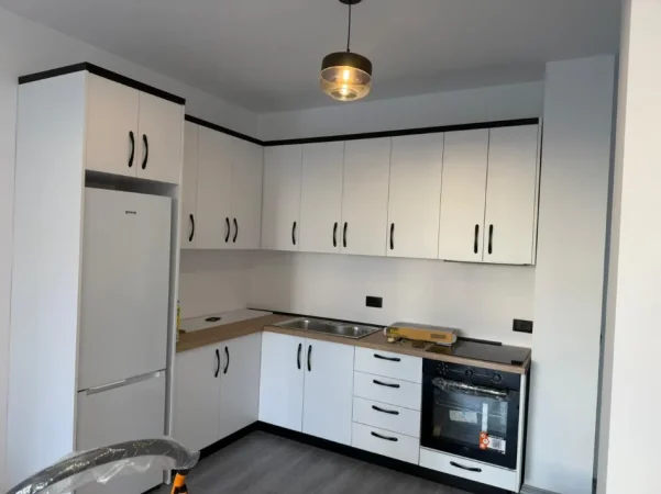 Tirane, jepet me qera apartament 1+1+Ballkon Kati 5, 450 € (5 Maji)