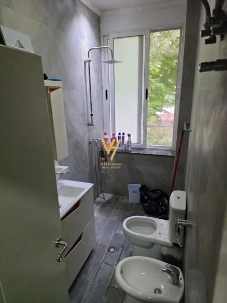 Tirane, jepet me qera zyre Kati 1, 75 m² 570 € (STADIUMI DINAMO)