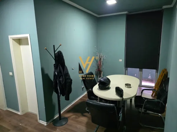 Tirane, jepet me qera zyre Kati 1, 75 m² 570 € (STADIUMI DINAMO)