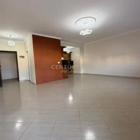 Tirane, jepet me qera apartament Kati 3, 120 m² 1.000 € (Gjimnazi Partizani)