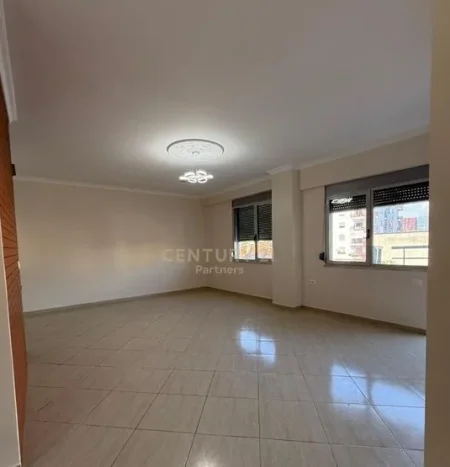 Tirane, jepet me qera apartament Kati 3, 120 m² 1.000 € (Gjimnazi Partizani)
