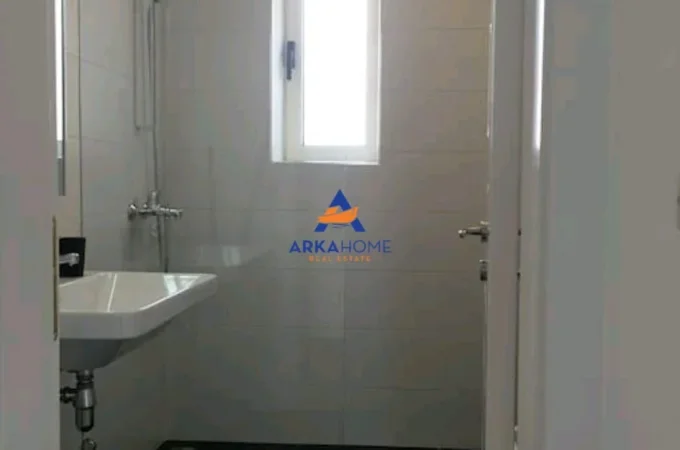Tirane, jepet me qera apartament 1+1+Ballkon Kati 2, 60 m² 651 € 