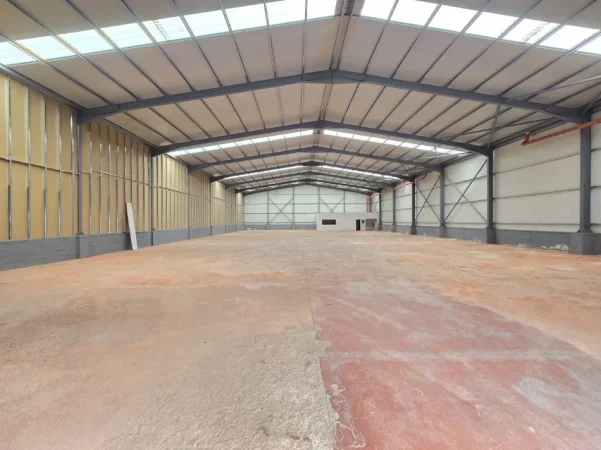 Tirane, jepet me qera magazine Kati 0, 1.200 m² 5300 € (VAQARR)