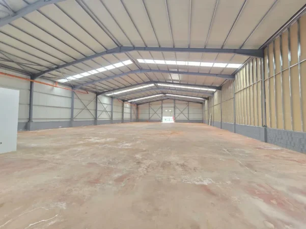 Tirane, jepet me qera magazine Kati 0, 1.200 m² 5300 € (VAQARR)