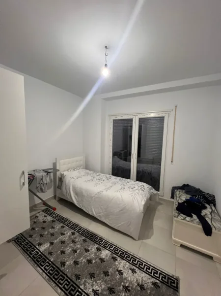 Tirane, jepet me qera apartament 2+1+Ballkon Kati 2, 110 m² 650 € (Ali Demi)