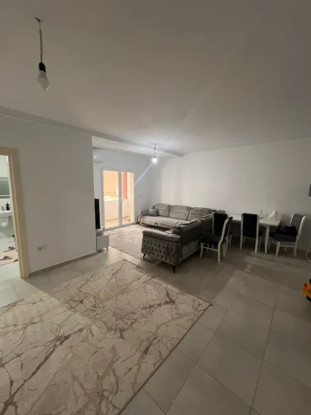 Tirane, jepet me qera apartament 2+1+Ballkon Kati 2, 110 m² 650 € (Ali Demi)