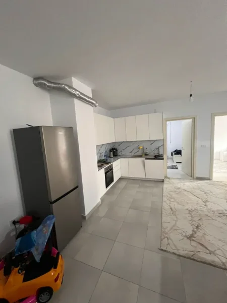 Tirane, jepet me qera apartament 2+1+Ballkon Kati 2, 110 m² 650 € (Ali Demi)