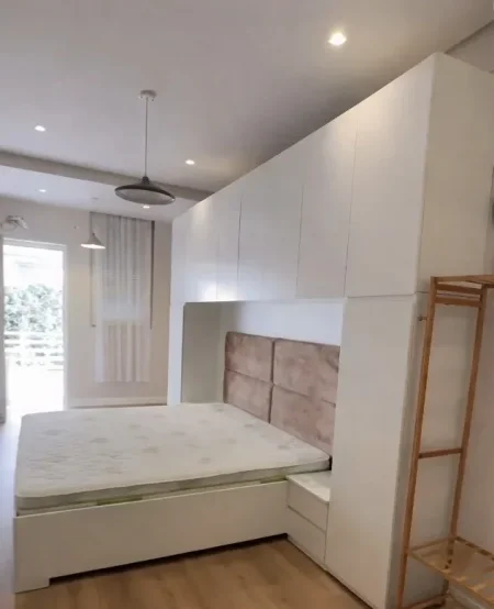 Tirane, jepet me qera apartament 1+1+Ballkon Kati 0, 60 m² 550 € (Liqeni i Thate, Prane Hotel Radisson)